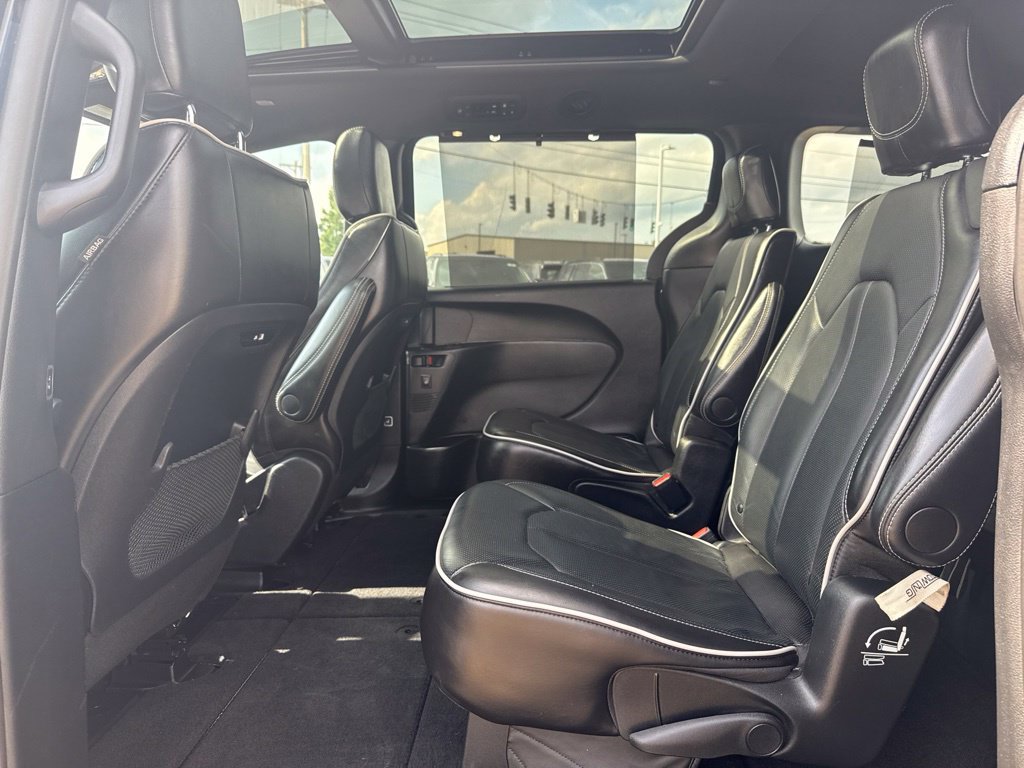 Used 2025 Chrysler Pacifica Limited FWD image 23