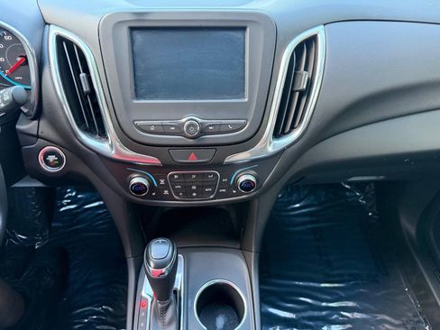 Used 2018 Chevrolet Equinox LT FWD image 16