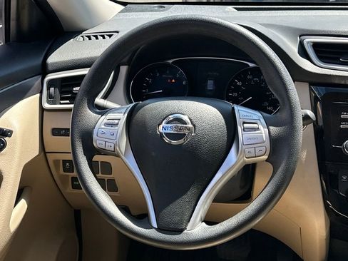 Used 2016 Nissan Rogue SV image 18