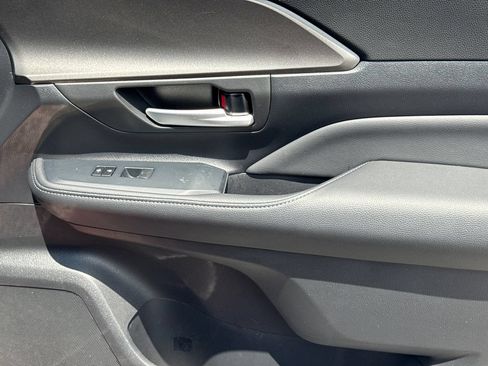 Used 2024 Toyota Grand Highlander XLE FWD image 16