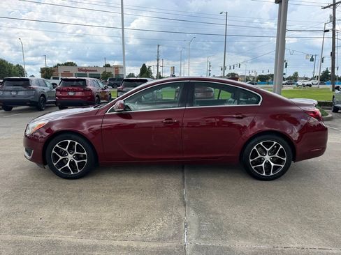 Used 2017 Buick Regal Sport Touring FWD image 2