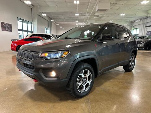 Used 2022 Jeep Compass Trailhawk w/ Sun and Sound Group AWD/4WD image 3