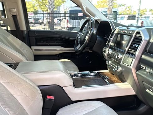 Used 2018 Ford Expedition Platinum AWD/4WD image 10