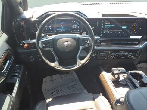 Used 2023 Chevrolet Silverado 1500 LT Trail Boss w/ LT Trail Boss Premium Package AWD/4WD image 5