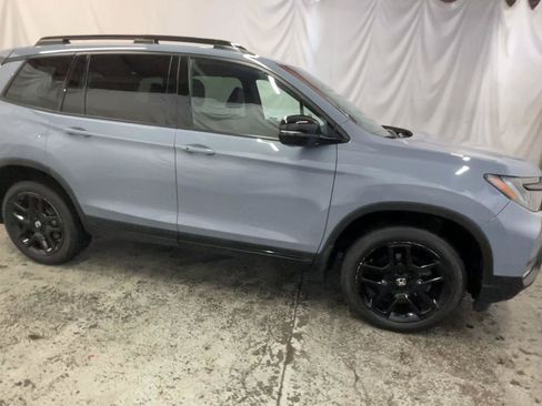 Certified 2024 Honda Passport Black Edition image 3