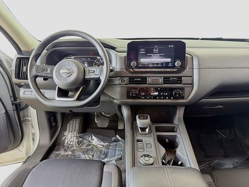 Used 2024 Nissan Pathfinder S image 23