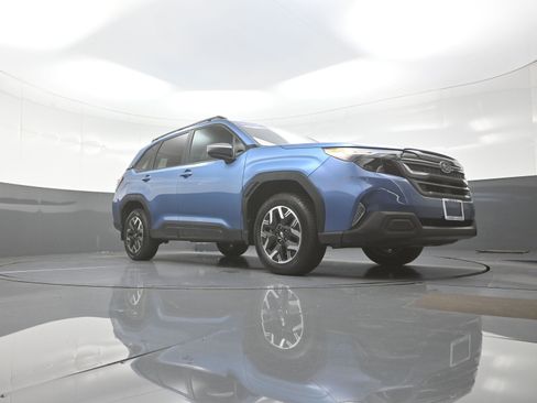 Used 2025 Subaru Forester Premium AWD/4WD image 9