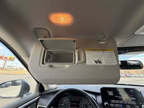 Used 2024 Mitsubishi Outlander SE image 29