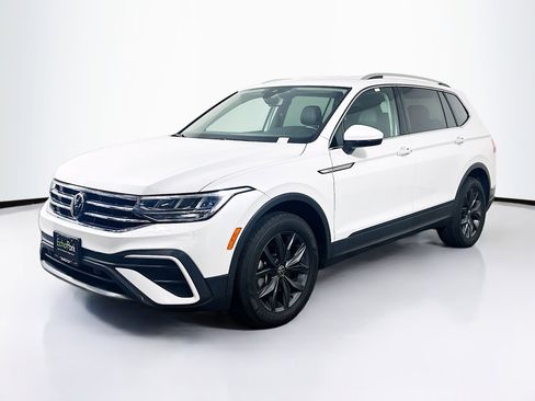 Used 2023 Volkswagen Tiguan SE FWD image 3