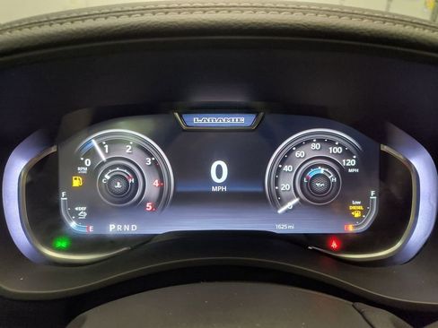 Used 2025 RAM 2500 Laramie w/ Towing Technology Group AWD/4WD image 17