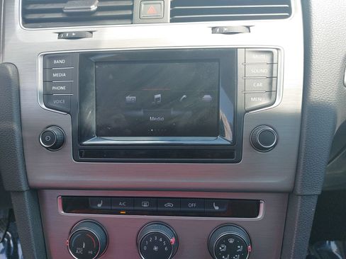 Used 2015 Volkswagen Golf TDI SE FWD image 21