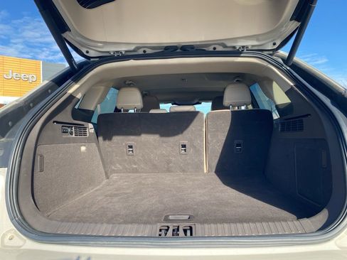 Used 2021 Lincoln Nautilus FWD w/ Equipment Group 101A image 8