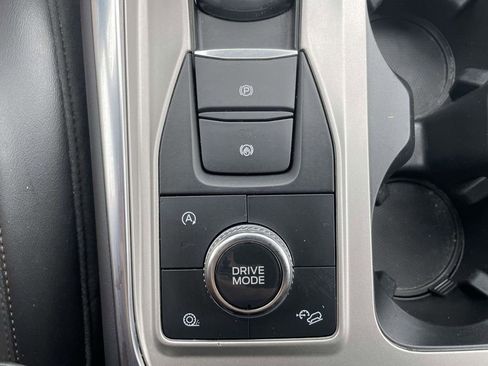 Used 2023 Ford Explorer Platinum w/ Technology Package AWD/4WD image 24