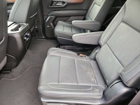 Used 2025 GMC Yukon Denali image 13