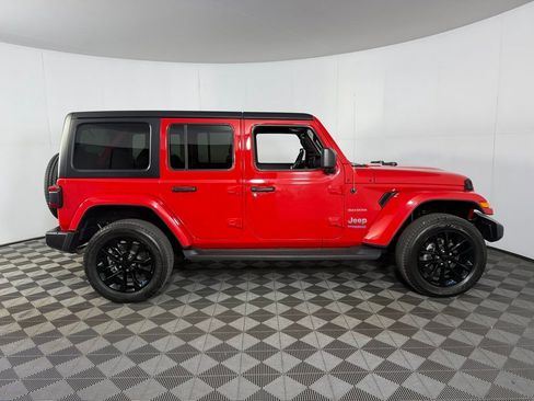 Used 2022 Jeep Wrangler Unlimited Sahara AWD/4WD image 4