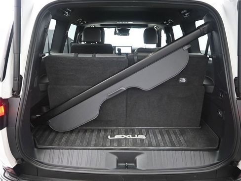 Used 2024 Lexus GX 550 w/ Accessory Package (31) AWD/4WD image 37