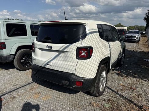 Used 2023 Jeep Renegade Latitude AWD/4WD image 4
