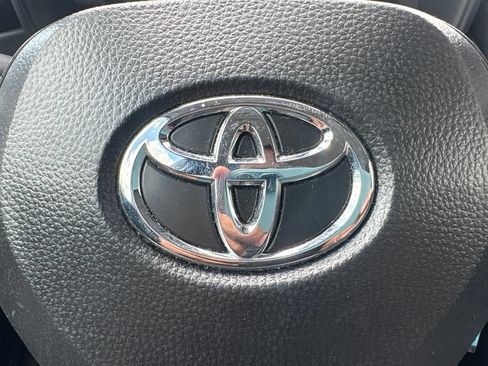 Used 2025 Toyota Corolla LE FWD image 30