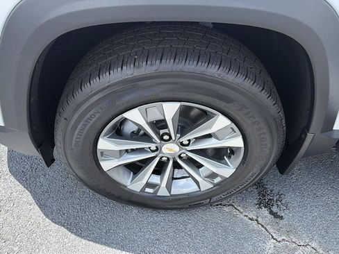 New 2026 Chevrolet Equinox LT w/ Convenience Package II FWD image 35