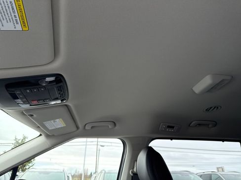 New 2026 Kia Carnival EX FWD image 28