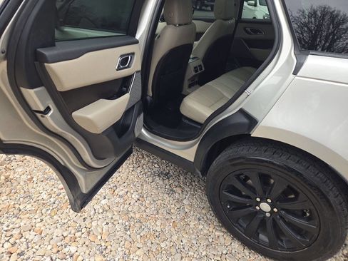 Used 2018 Land Rover Range Rover Velar R-Dynamic SE image 18