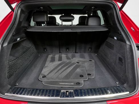 Certified 2024 Porsche Cayenne AWD/4WD image 33