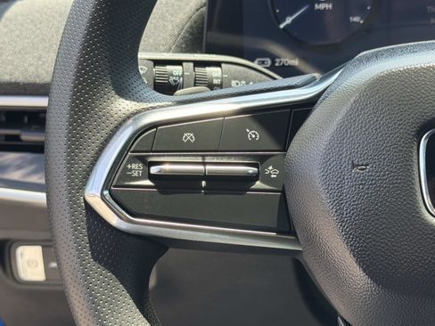 Used 2025 Honda Prologue EX image 9