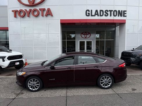 Used 2017 Ford Fusion SE FWD image 3