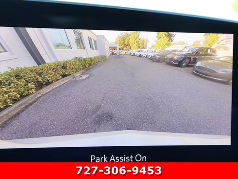 Used 2024 Cadillac XT4 Premium Luxury w/ Technology Package FWD image 4