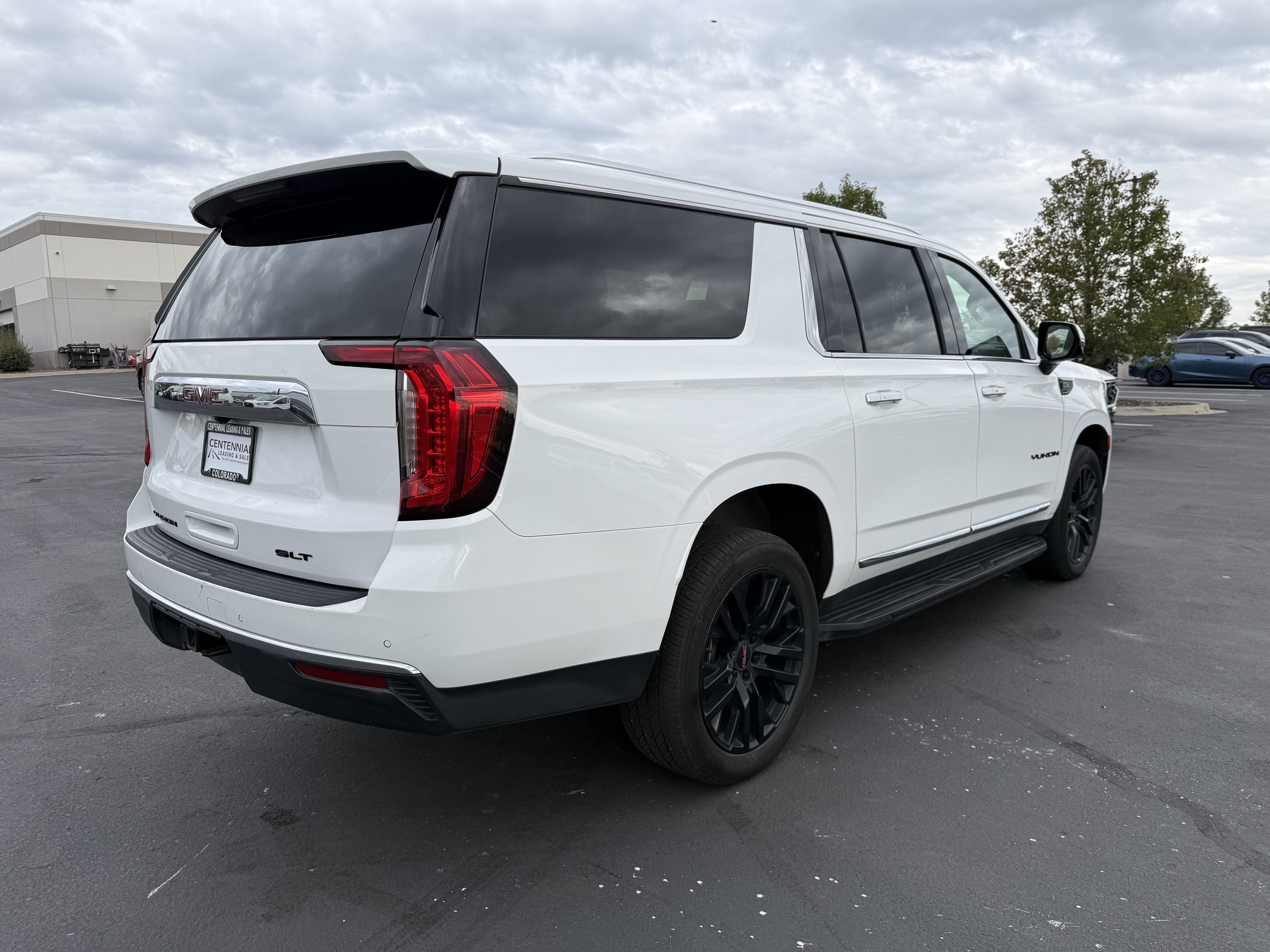 Used 2023 GMC Yukon XL SLT w/ SLT Premium Package AWD/4WD image 7