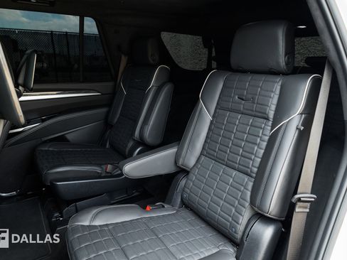 Used 2025 Cadillac Escalade V w/ LPO, ONYX Package AWD/4WD image 31