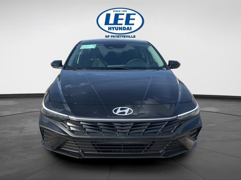 New 2026 Hyundai Elantra SE image 2