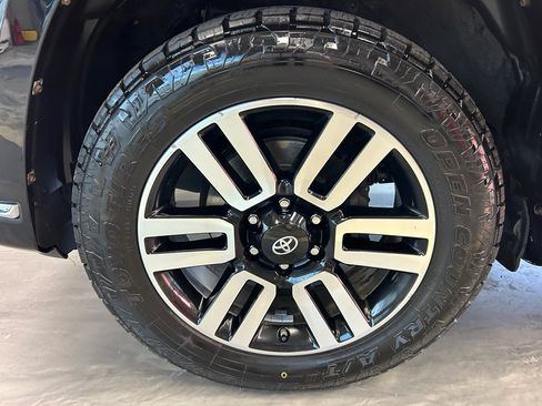 Used 2017 Toyota 4Runner Limited AWD/4WD image 28