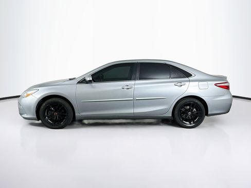 Used 2017 Toyota Camry SE FWD image 4