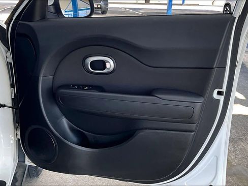 Used 2018 Kia Soul + image 22