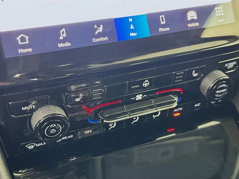 Used 2023 Jeep Grand Cherokee L Limited image 24