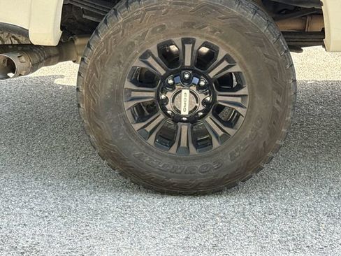 Used 2022 Ford F350 Lariat w/ Tremor Off-Road Package AWD/4WD image 9