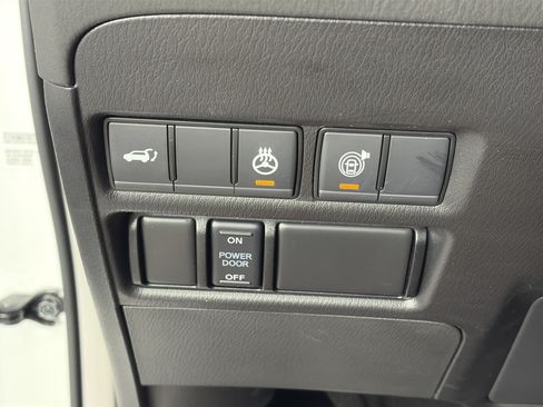 Used 2024 Nissan Armada Platinum w/ Captain's Chairs Package RWD image 34