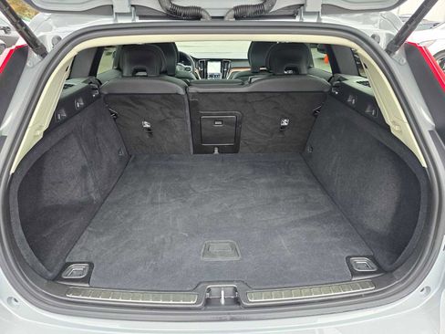 Certified 2025 Volvo V60 B5 Cross Country Plus AWD/4WD image 15