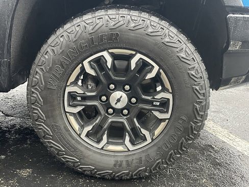 Used 2023 Chevrolet Silverado 1500 ZR2 w/ Technology Package image 10