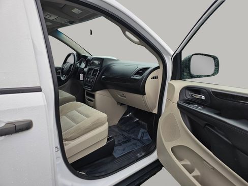 Used 2014 RAM C/V Tradesman image 19