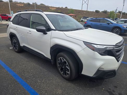 Used 2025 Subaru Forester Premium w/ Convenience Package #2 image 6