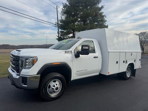 Used 2022 GMC Sierra 3500 Pro w/ Convenience Package image 3