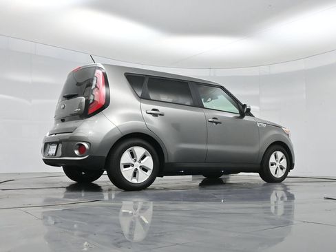 Used 2016 Kia Soul EV + FWD image 52