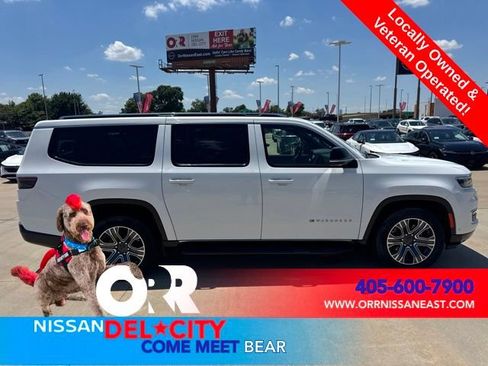 Used 2024 Jeep Wagoneer L Series II RWD image 6