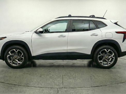 Used 2025 Chevrolet Trax LT FWD image 5