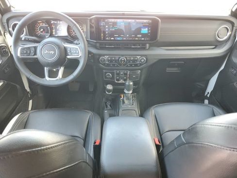 Used 2024 Jeep Wrangler Unlimited Sahara w/ Technology Group AWD/4WD image 3