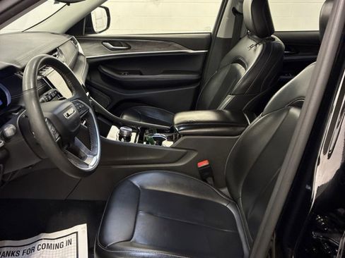 Used 2023 Jeep Grand Cherokee Limited w/ Black Appearance Package image 13