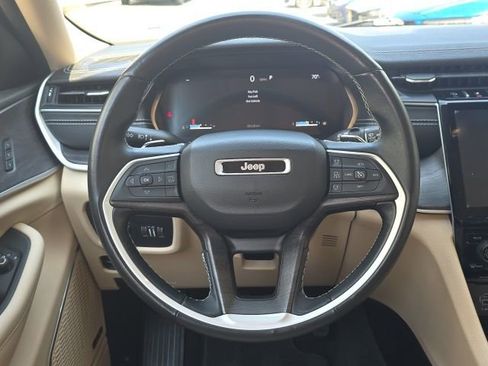 Used 2022 Jeep Grand Cherokee L Limited AWD/4WD image 16