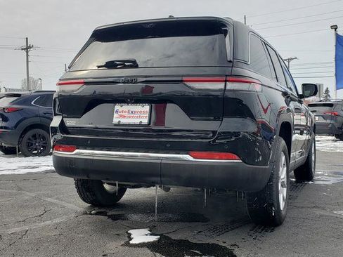 Used 2023 Jeep Grand Cherokee Limited w/ Luxury Tech Group II image 3